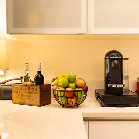 Large 4-bed 8-guests W Patio 1841 House Paddington 伦敦