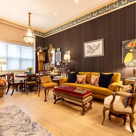 Large 4-bed 8-guests W Patio 1841 House Paddington *