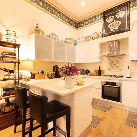Large 4-bed 8-guests W Patio 1841 House Paddington