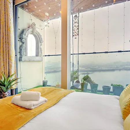 Trendy 3-bed, 2-bath - O2 Escape - Your Ideal * London