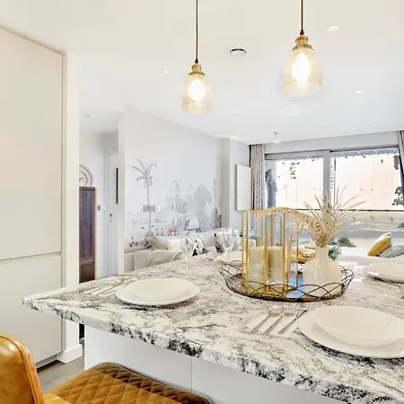 Trendy 3-bed, 2-bath - O2 Escape - Your Ideal * London