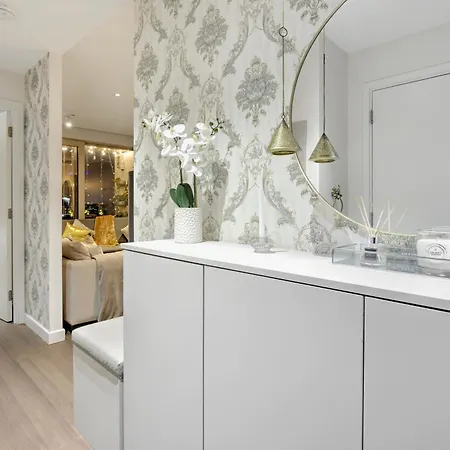 Apartment Trendy 3-bed, 2-bath - O2 Escape - Your Ideal London