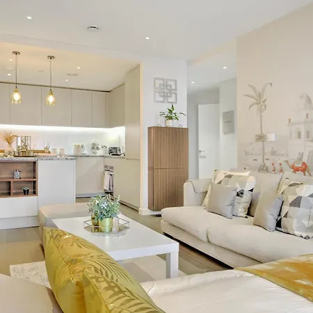 Trendy 3-bed, 2-bath - O2 Escape - Your Ideal Apartment
