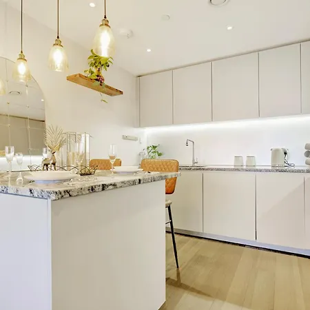 Trendy 3-bed, 2-bath - O2 Escape - Your Ideal Apartment *