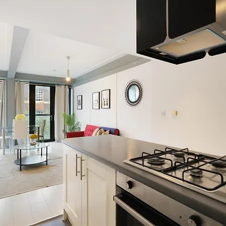 Modern 2-bed With Balcony In Stratford Διαμέρισμα