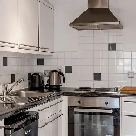 Lit & Airy In Vibrant Spitalfields