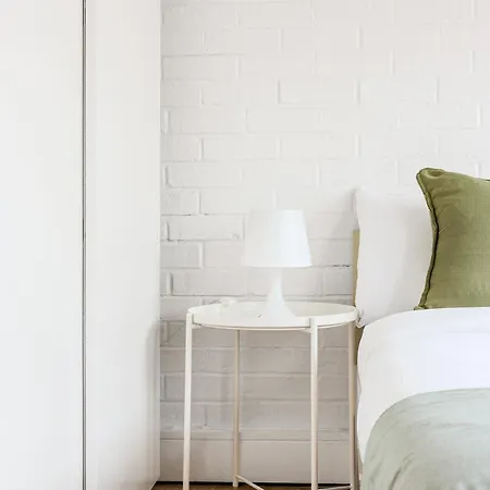 Lit & Airy In Vibrant Spitalfields Apartment *
