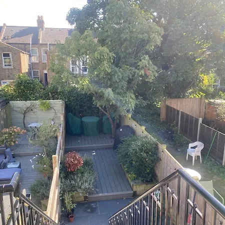 Victorian Charm 2-bed 2-bath With Private Garden Apartment *