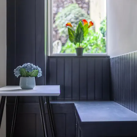 Peaceful 5br House With Garden & Terrace, Se Apartment *