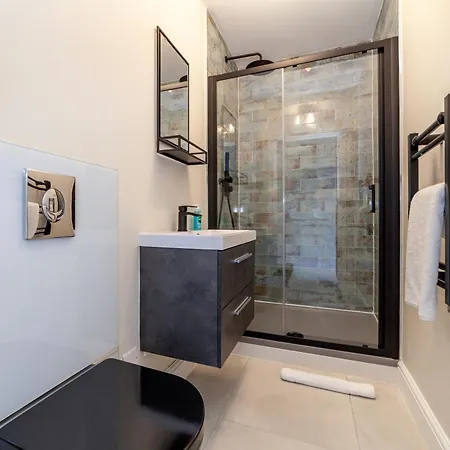 Peaceful 5br House With Garden & Terrace, Se * London