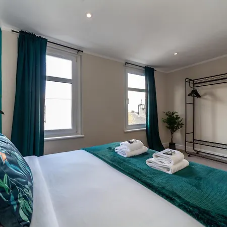 Apartment Peaceful 5br House With Garden & Terrace, Se