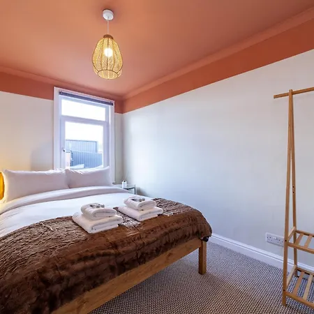Peaceful 5br House With Garden & Terrace, Se Apartment *