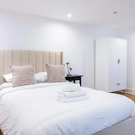 The Urban Minimalist- Notting Hill 2 Bed Lejlighed
