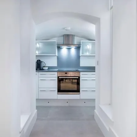 The Urban Minimalist- Notting Hill 2 Bed *
