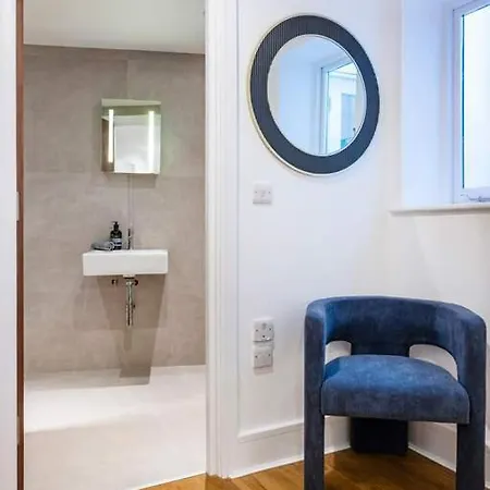 The Urban Minimalist- Notting Hill 2 Bed * London