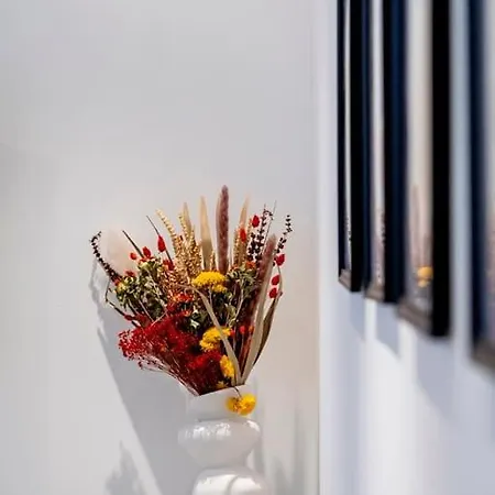 The Urban Minimalist- Notting Hill 2 Bed