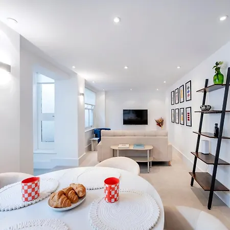The Urban Minimalist- Notting Hill 2 Bed Lejlighed *