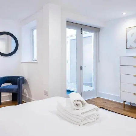 The Urban Minimalist- Notting Hill 2 Bed *
