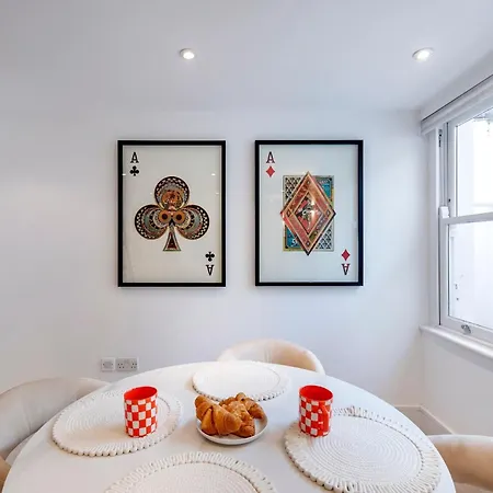 The Urban Minimalist- Notting Hill 2 Bed Lejlighed *