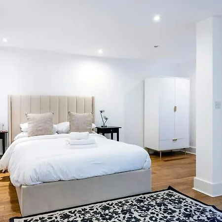 The Urban Minimalist- Notting Hill 2 Bed London