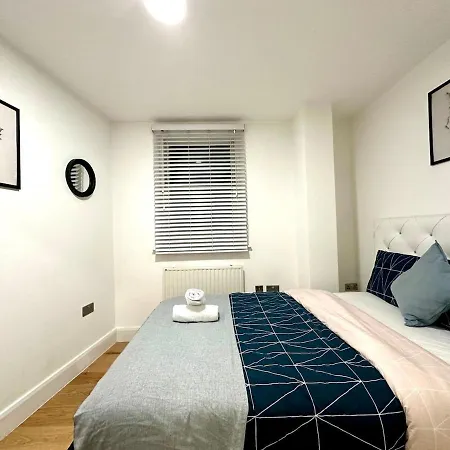 Deluxe Entire Flat In Centre Apartment