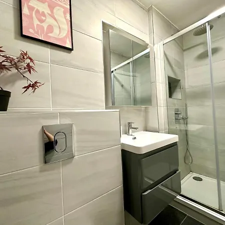Deluxe Entire Flat In Centre * London