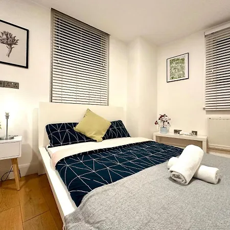 Deluxe Entire Flat In Centre Apartment *