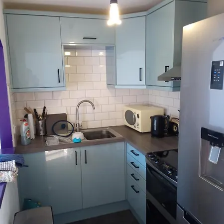 2-bedroom Split-level Flat With Character * Isleworth