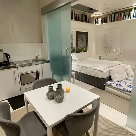 Apartamento Modern Self-contained Ground And Basement