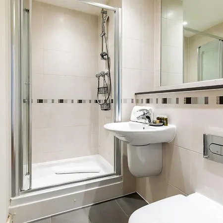 2-bed 2-bath In Old Street アパート