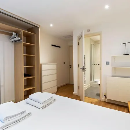 2-bed 2-bath In Old Street *