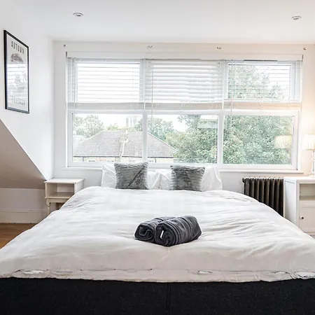 Spacious 2 Bedroom In Hackney London