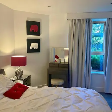Lovely And Spacious Wimbledon Flat * London