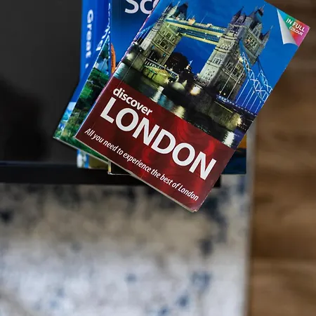 Luxury 4beds West London-mobilerateoffers-zone1-family-tourist-weekly-wifi-sleeps7-netflix! *