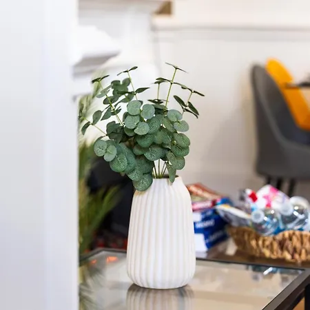 Luxury 4beds West London-mobilerateoffers-zone1-family-tourist-weekly-wifi-sleeps7-netflix! Apartment London
