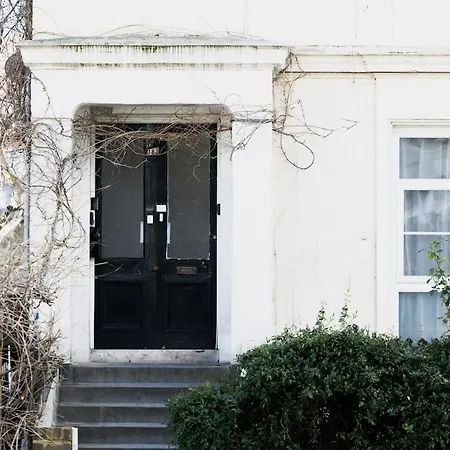 Apartment Luxury 4beds West London-mobilerateoffers-zone1-family-tourist-weekly-wifi-sleeps7-netflix! London