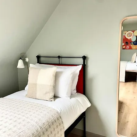 Stadium Area Maisonette, By Edens *