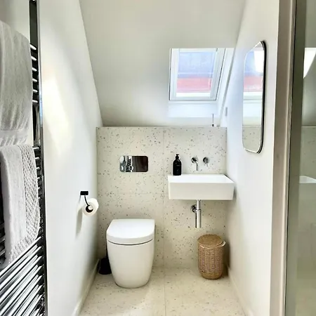 Stadium Area Maisonette, By Edens