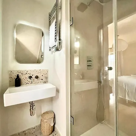 Stadium Area Maisonette, By Edens *