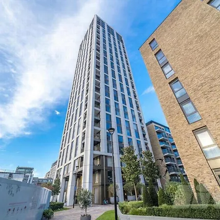 Tower Retreat - Modern 2 Bedroom