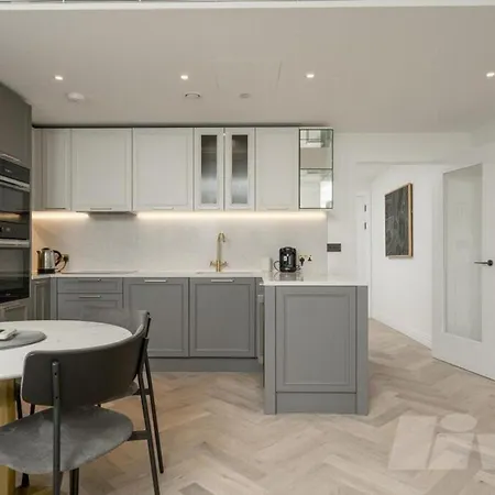 Tower Retreat - Modern 2 Bedroom