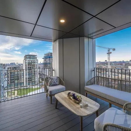 Tower Retreat - Modern 2 Bedroom Apartment *