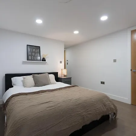 Beautiful Olive House Apartment *