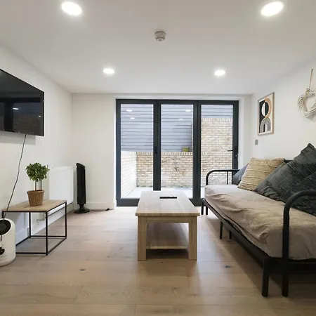 Beautiful Olive House Apartment *