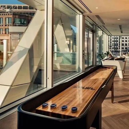 Canary Wharf - Newfoundland Luxury