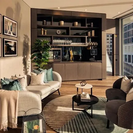 Canary Wharf - Newfoundland Luxury *