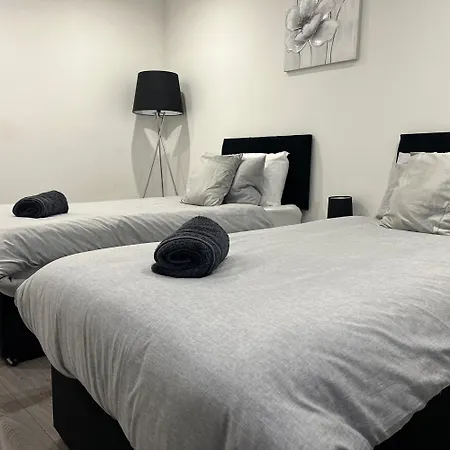 Apartment Sleek Sleeps 6 Sunset Views Family Friendly Wallington