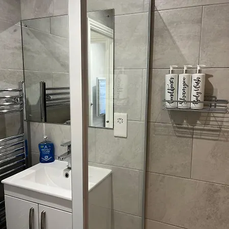Apartment Sleek Sleeps 6 Sunset Views Family Friendly Wallington