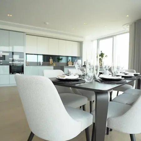 Canary Wharf - Newfoundland Luxury * London