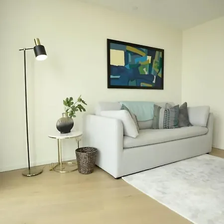 Canary Wharf - Newfoundland Luxury